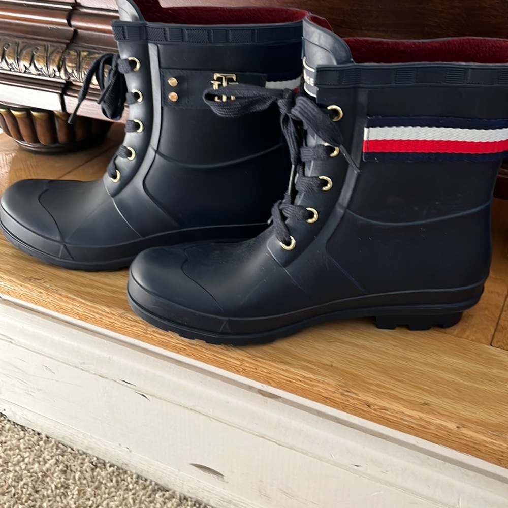Tommy Hilfiger trendy rain boots